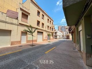 Rent Business premise in Pascual 30. Local esquinero en alquiler en vinaròs