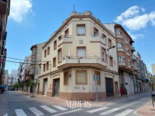 Rent Business premise in Pascual 30. Local esquinero en alquiler en vinaròs