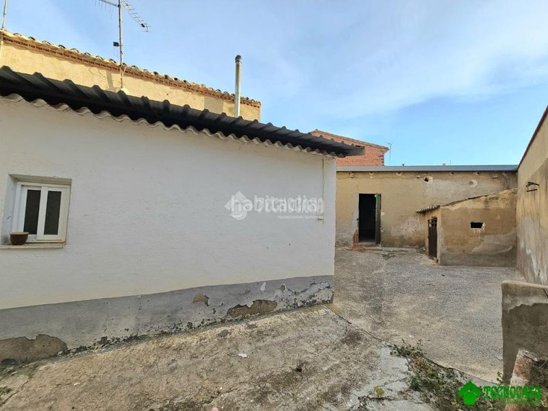 Foto 1fd4a802-9324-4a3f-9499-9c530e5a45b4. Casa aparellada a Balazote