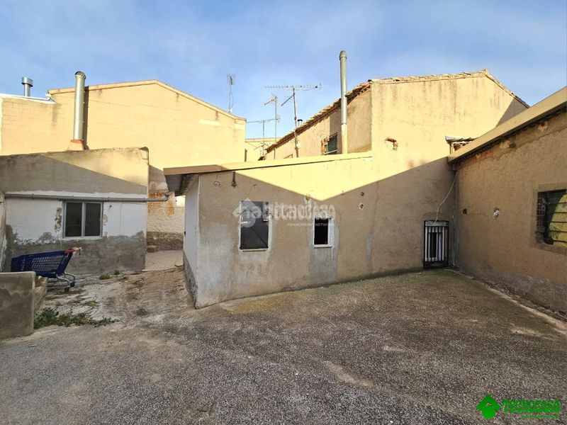 Foto 551e3c20-4ca8-4967-a259-503a8eb5a7d4. Casa aparellada a Balazote