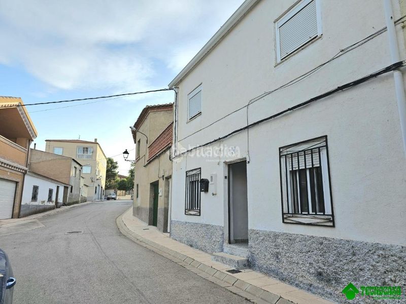 Foto 6c30062c-05a9-47dd-a425-84df4f8699d7. Casa aparellada a Balazote