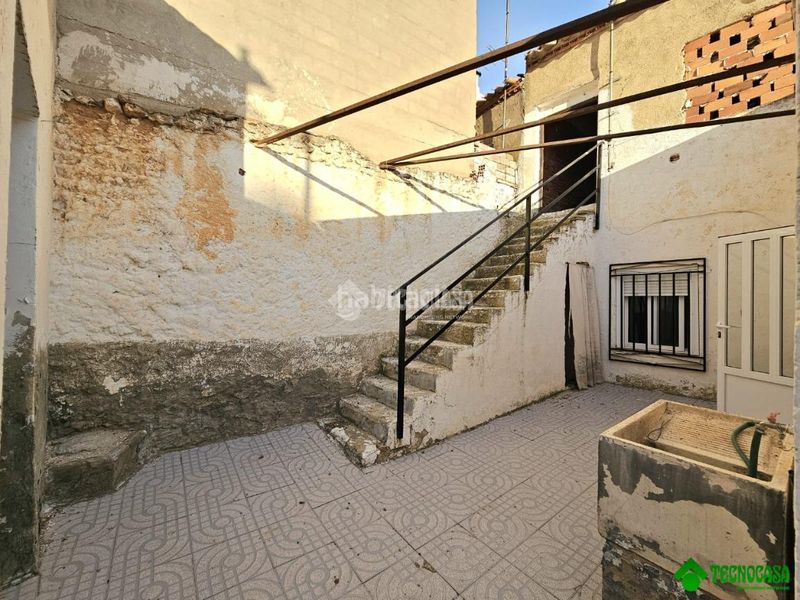 Foto a9f734fc-c777-460d-92b4-69445aee6a9d. Casa aparellada a Balazote