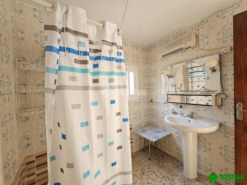 Foto b3bc32f8-dfa6-4de2-8665-49f555a4ee88. Casa aparellada a Balazote