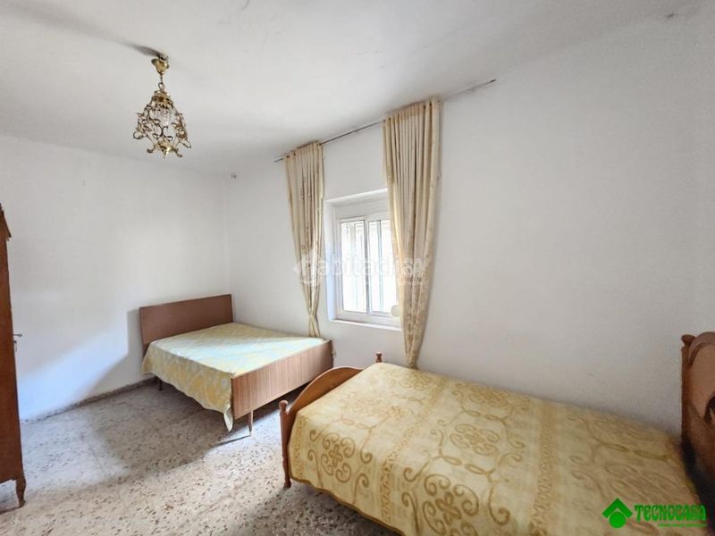 Foto b65bb9a4-2b9e-4472-8f7e-da37ebf76cc0. Casa aparellada a Balazote