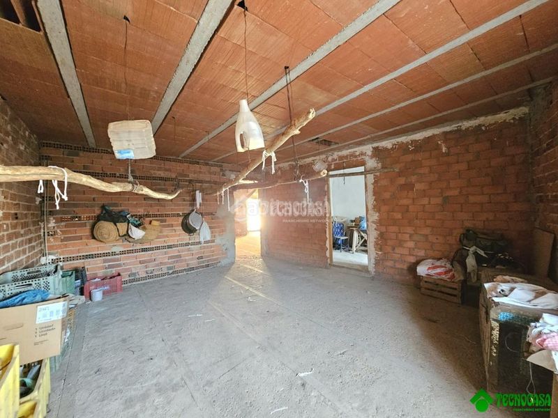 Foto c71e3dce-fdc2-4293-afc6-06dab81cd367. Casa aparellada a Balazote