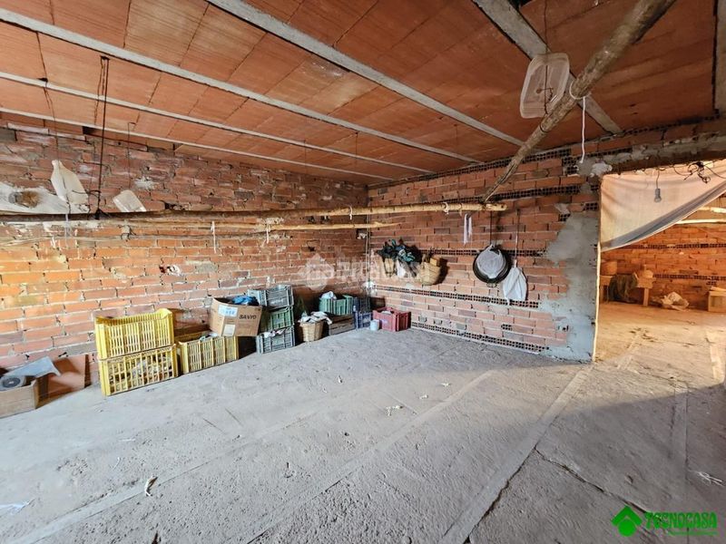 Foto c995b151-1d99-45f9-ab9b-23e9a738f6ab. Casa aparellada a Balazote