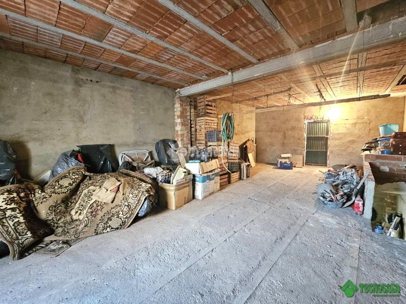 Foto 3095317c-e456-4465-be9d-9bd7fca97899. Casa aparellada amb aparcament a Balazote
