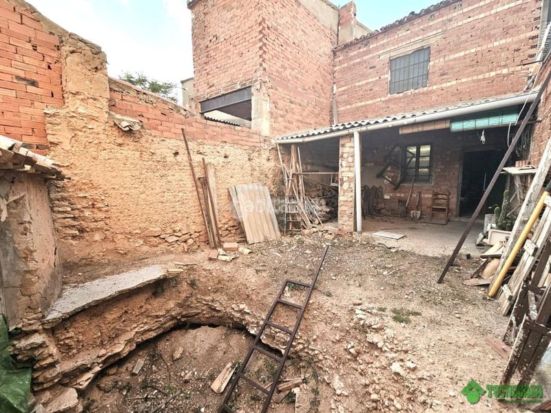 Foto 327e55a0-3c73-4b0c-8c3c-c8086a081de6. Casa aparellada amb aparcament a Balazote