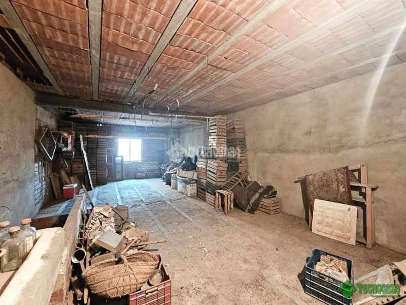 Foto 5054671f-67ae-40c9-9d91-79d595c587fc. Casa aparellada amb aparcament a Balazote