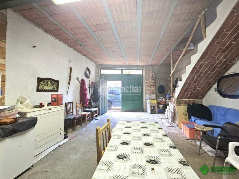 Foto 809c4689-250c-4b05-8a4f-d2d6f15b3ccc. Casa aparellada amb aparcament a Balazote