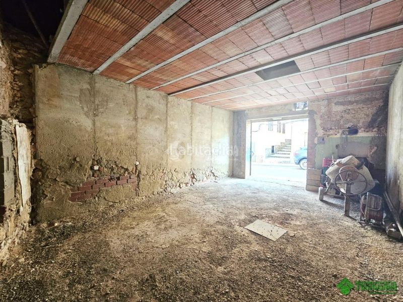 Foto a9a1f80e-88f5-42f4-80dd-a32997190728. Casa aparellada amb aparcament a Balazote