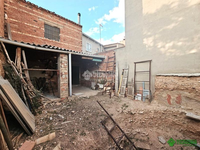 Foto cba4e121-b0fe-4196-9bb5-e096106fa060. Casa aparellada amb aparcament a Balazote