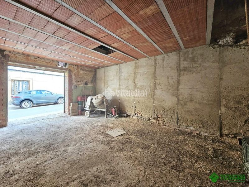 Foto e2974a04-b87b-4304-94c9-4dbddcf83769. Casa aparellada amb aparcament a Balazote