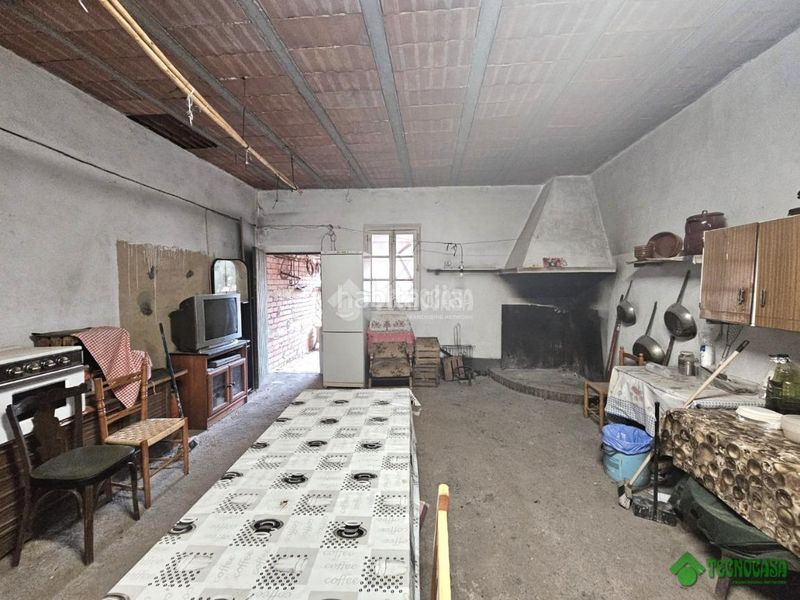 Foto e3df2d8e-c7fe-491f-b383-752aff8aba38. Casa aparellada amb aparcament a Balazote