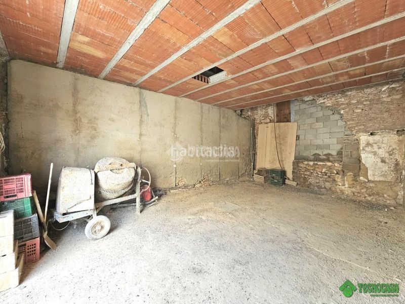 Foto fd7a4a5a-c1cf-44ab-a968-3127dda9bb72. Casa aparellada amb aparcament a Balazote