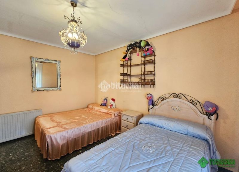 Foto bbd16aba-7674-4c96-ab16-1c77a1dea75a. Casa aparellada a Balazote