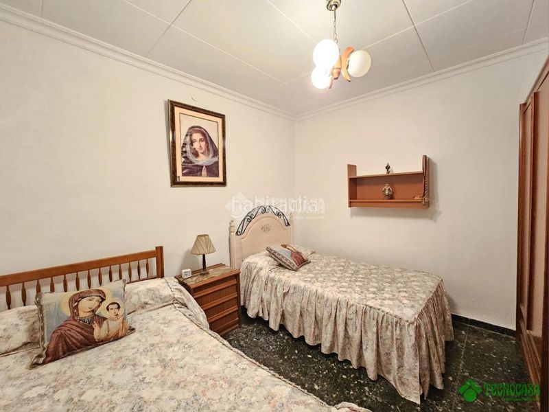 Foto d073f40c-9104-4c43-aa6b-a40455a8e922. Casa aparellada a Balazote