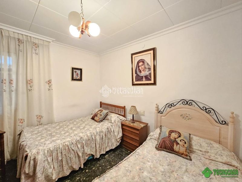 Foto f6d630e5-5f45-412c-97f3-58ed2592fc0d. Casa aparellada a Balazote