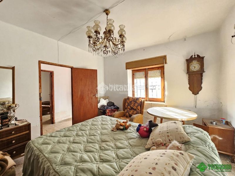 Foto 5f27f9a7-461c-4998-8dd9-067ca67bf04c. Casa aparellada a Balazote