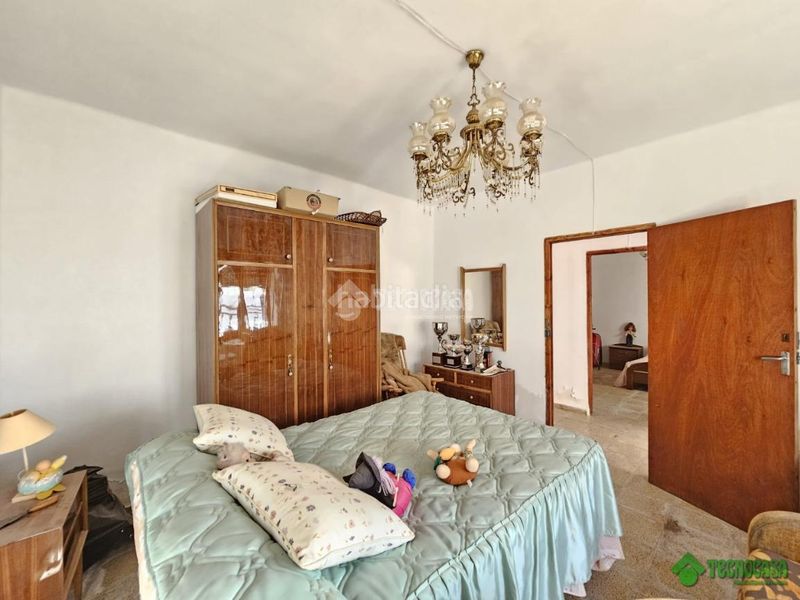 Foto 64cdaa64-30e2-4baf-8b1a-7bd6ec53c252. Casa aparellada a Balazote