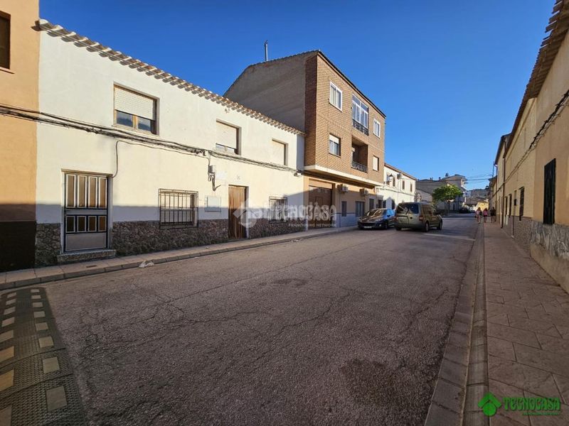 Foto ea094b22-56b8-4318-88f3-fe5155176903. Casa aparellada a Balazote
