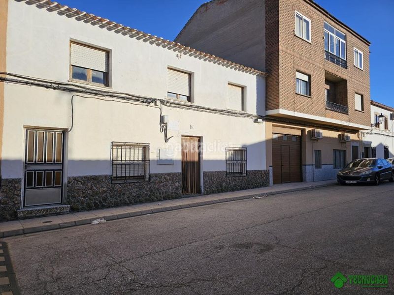 Foto f66ced1d-c4d0-4e5b-a5dc-e80bac795ad2. Casa aparellada a Balazote