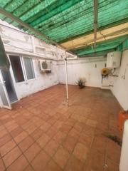 Piano terra  Carrer pere oliver domenge. Vivienda en semisótano con patio ubicada en el fortí