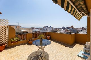 Penthouse  Carrer cotlliure. Sobreático con terraza en planta.