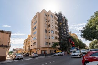 Flat  Carrer josep melia. Piso amplio en zona amanecer.