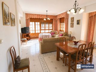 Etagenwohnung in Baza. ??? ¡piso con luz todo el día y gran salón en baza! ?