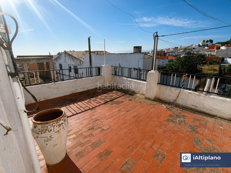 Foto 23acdde8-fd6e-4c31-b94a-432628eabb23. Casa amb xemeneia a Baza