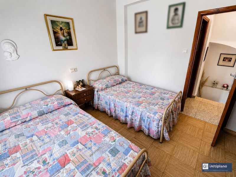 Foto 343d023d-9ca9-445e-90ad-e946062321d1. Casa amb xemeneia a Baza