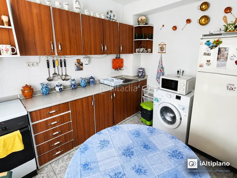 Foto 6c83049d-a884-4d88-aaa7-788f8285e1f0. Casa amb xemeneia a Baza