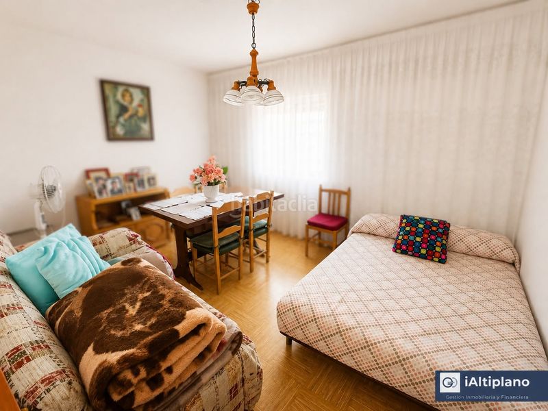Foto 93c956fd-708f-4648-b251-409c6b79f1e7. Casa amb xemeneia a Baza