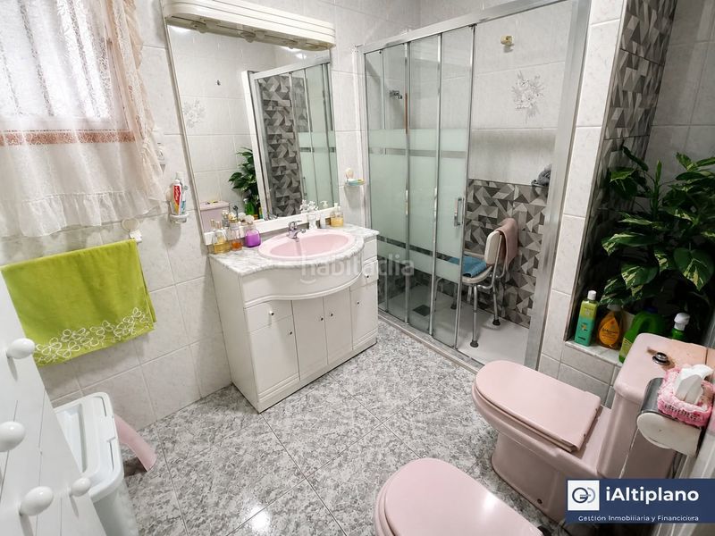 Foto c5ad56c6-f9a9-42cb-a96e-73e23d3d170b. Casa amb xemeneia a Baza