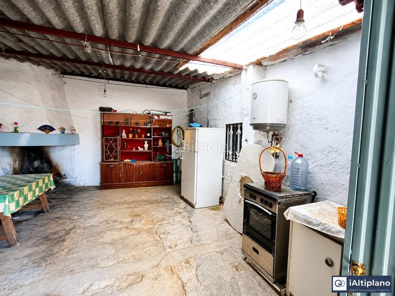 Foto cdb18348-1ced-4246-87a9-4887461e6b95. Casa amb xemeneia a Baza