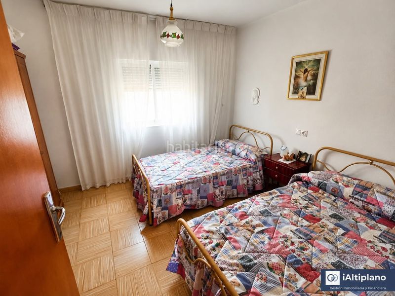 Foto d8feb3c2-99ee-41d7-8247-3c5b3f461c0d. Casa amb xemeneia a Baza