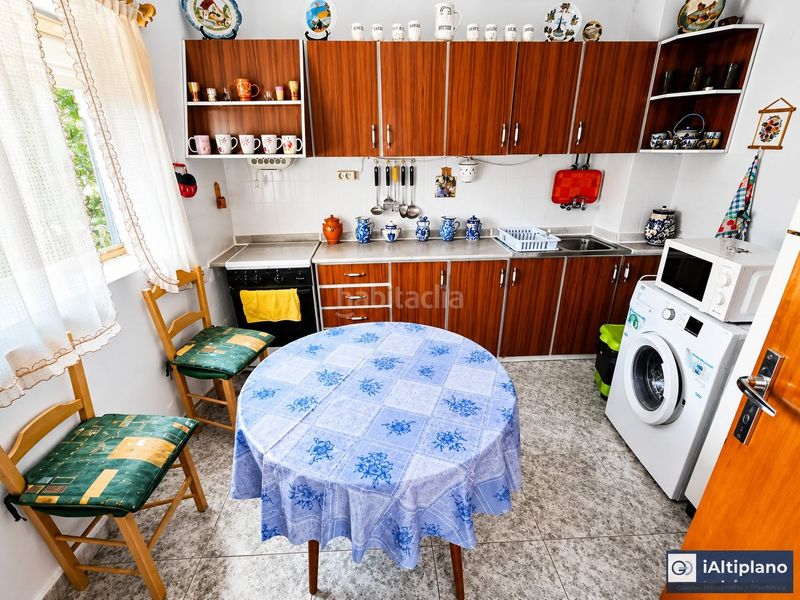 Foto dfd77838-5d2d-4a7a-9f29-9f216eea8e86. Casa amb xemeneia a Baza