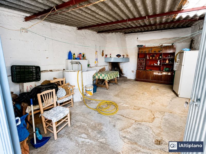 Foto f36de96d-5430-4d87-874d-9390515954bb. Casa amb xemeneia a Baza