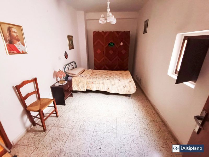 Foto 114fd085-cf91-4872-9fa5-60cf0eb979d6. Casa adossada amb xemeneia a Zújar