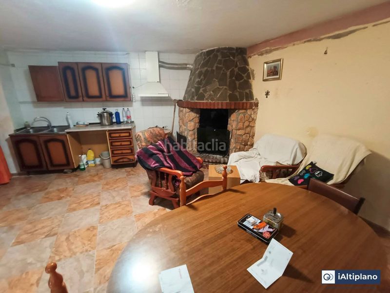 Foto d72e22f9-9aa6-4a70-a718-4148d10e284d. Casa adossada amb xemeneia a Zújar