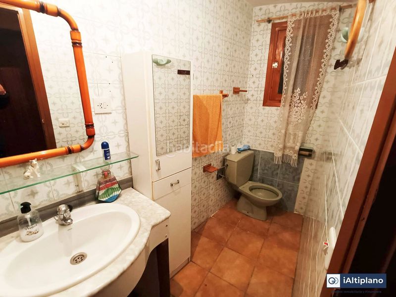 Foto d9abb89e-f134-4ebf-b879-f7c61b8367f5. Casa adossada amb xemeneia a Zújar