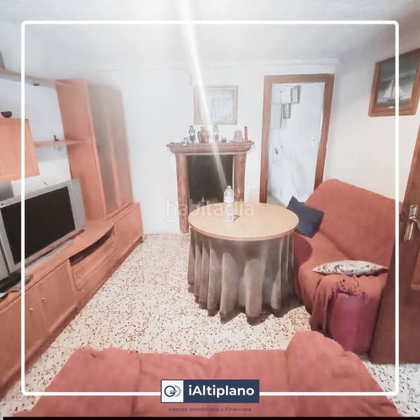 Foto d8c58148-c4cb-4a3a-aa44-43e7a774e7fb. Casa adossada amb xemeneia a Baza