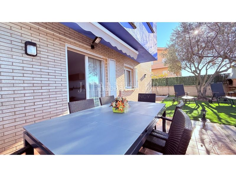 Foto d542cffb-cd22-4a4b-9826-641da68fa186. Planta baixa amb aparcament piscina a Els Griells Estartit