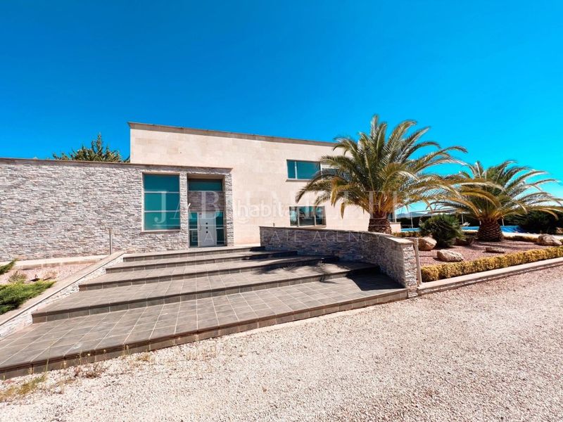 Foto 141e61e2-b556-49ab-80a8-ed71a4ad2270. Casa amb calefacció aparcament piscina a Yecla