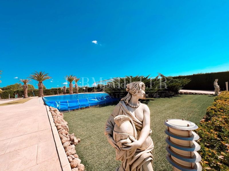 Foto 727f3926-8516-45aa-b27b-4e87f4c85fbd. Casa amb calefacció aparcament piscina a Yecla