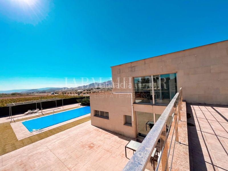 Foto 860c826d-816a-4685-9244-c1feab4652c8. Casa amb calefacció aparcament piscina a Yecla