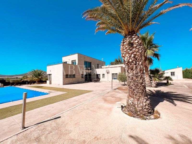 Foto 8f9e10cf-72bf-44aa-a797-08a807306e4d. Casa amb calefacció aparcament piscina a Yecla