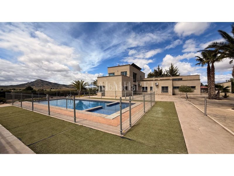 Foto 994ca474-ead5-4808-9a41-8be37703e4d8. Casa amb calefacció aparcament piscina a Yecla