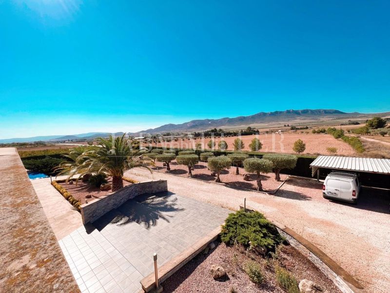 Foto 9a914181-a2c4-4022-9057-0ee8c121fd23. Casa amb calefacció aparcament piscina a Yecla